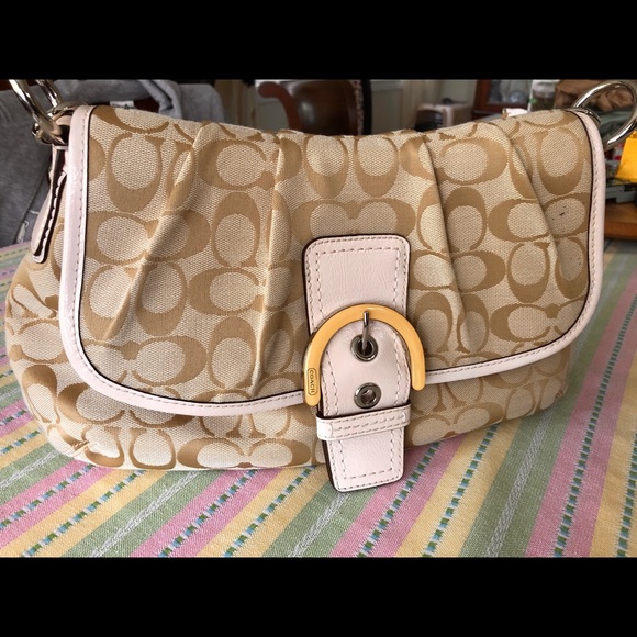 SOLD!! So Cute Coach Beige & Pink accents handbag! - Picture 1 of 7